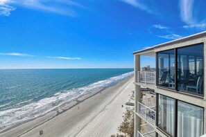 On the beach - 4-Bedroom, 4-Bath Oceanfront Penthouse, 2 Decks, Private Elevator (Garden City Beach)