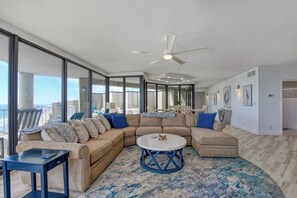 Smart TV - 4-Bedroom, 4-Bath Oceanfront Penthouse, 2 Decks, Private Elevator (Garden City Beach)
