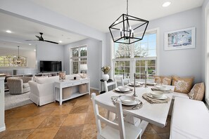 Dining - SPACIOUS TOWNHOUSE IN AMENITY-RICH COMMUNITY (Berlin)