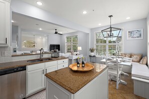Fridge, microwave, stovetop, dishwasher - SPACIOUS TOWNHOUSE IN AMENITY-RICH COMMUNITY (Berlin)