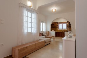 TV, offices - Naousa Central House, Paros (Paros)