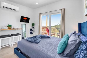 1 bedroom, WiFi, bed sheets - Hill Country Retreat w/ Canyon Lake Views (Canyon Lake)