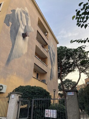 Exterior - Vrbo Property (Roma)