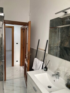 Bathroom - Vrbo Property (Roma)