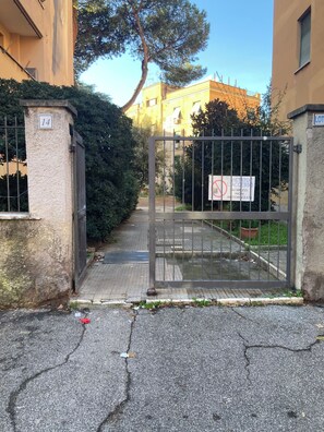 تفاصيل الفندق من الخارج