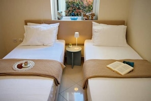 Iron/ironing board, WiFi, bed sheets - Blue Oliva House (RR8X+J8 Ag. Marina)