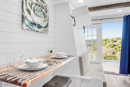 Cozy Container Stay w/ Hill Country Views