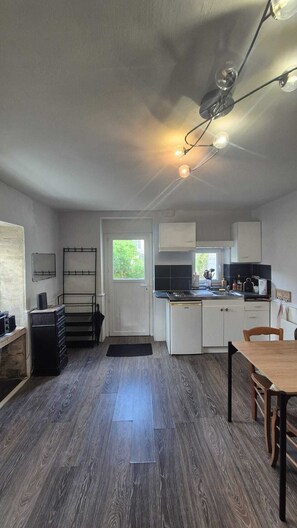 Oven, stovetop - Charming house 50 m from the beach - ideal for a family or 2 couples - Côte de Nacre (Saint-Aubin-sur-Mer)