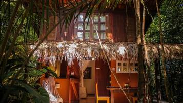 Alpehytte – classic, 1 soverom, balkong, bakgårdsutsikt | Utendørsservering