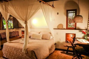 Classic Chalet, 1 Bedroom, Balcony, Courtyard View | Blackout drapes, free WiFi, bed sheets - Pousada Villa Arumã (Alter do Chão)
