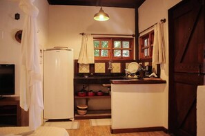 Nhà gỗ phong cách cổ điển, 1 phòng ngủ, ban công, quang cảnh sân vườn | Bếp riêng