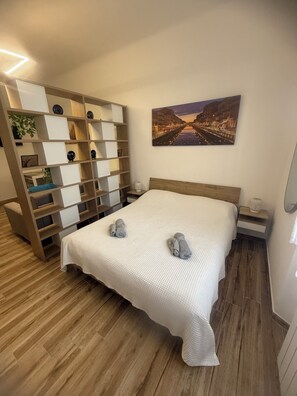 1 bedroom, iron/ironing board, WiFi, bed sheets - Nice newly renovated apartment with all amenities near the metro. (Milano)