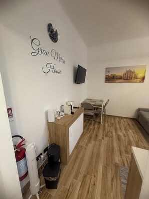 Interior - Nice newly renovated apartment with all amenities near the metro. (Milano)