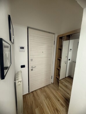 Interior - Nice newly renovated apartment with all amenities near the metro. (Milano)