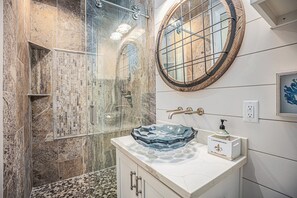 Hair dryer, towels - Beachside Vibes | Luxury Gulf Front Home (Galveston)