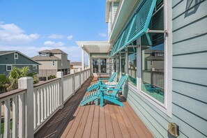 Terrace/patio - Beachside Vibes | Luxury Gulf Front Home (Galveston)