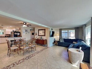 Smart TV - Starfish House | Pet-Friendly + Extended Stays (Ormond Beach)