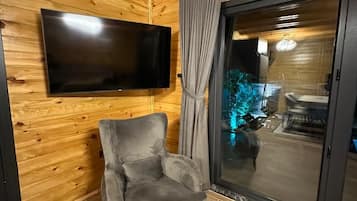 Bungalow, 2 Schlafzimmer, eigener Pool, Bergblick | Innenbereich