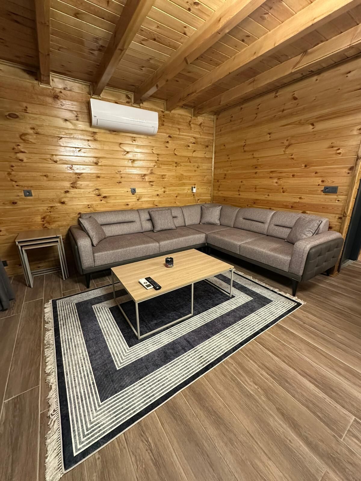 Bungalow - 2 sovrum - privat pool - utsikt mot bergen | Vardagsrum