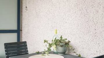 Apartamento, 1 habitación, accesible para personas con discapacidad | Restaurante al aire libre