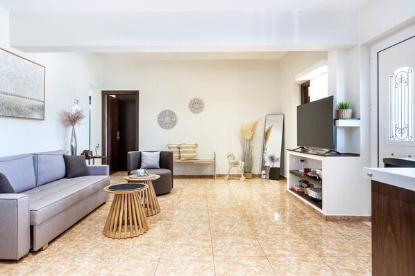TV - Elaionas Luxe w/ Private Pool - No. 3 (Mastihari)