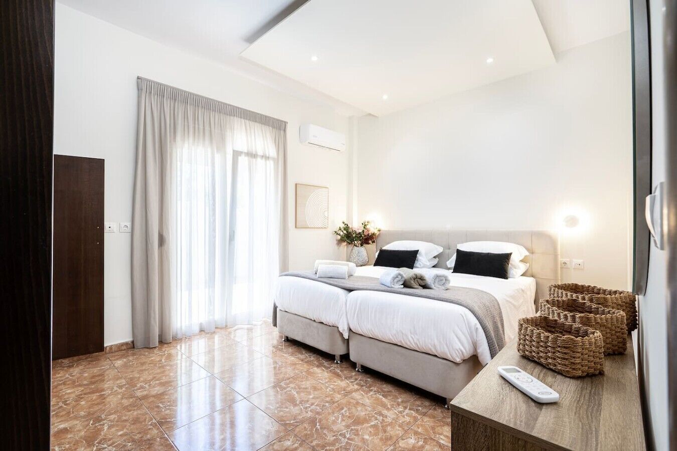 Iron/ironing board, WiFi, bed sheets
