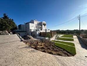 Property grounds - Elaionas Luxe w/ Private Pool : No.2 (Mastihari)