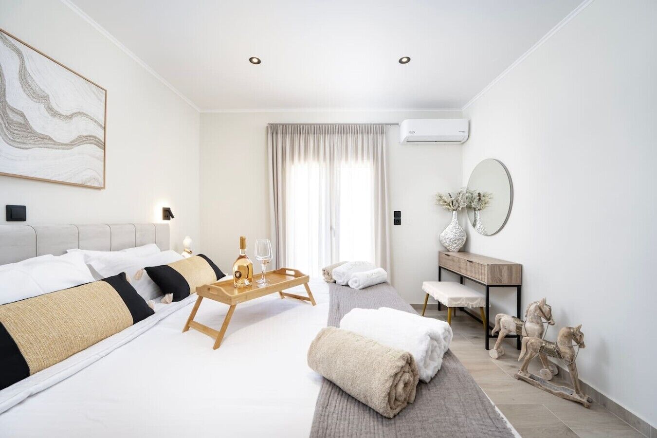 Iron/ironing board, WiFi, bed sheets