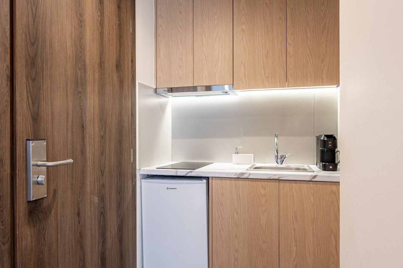 Fridge, stovetop, coffee/tea maker, toaster