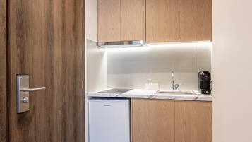Fridge, stovetop, coffee/tea maker, toaster