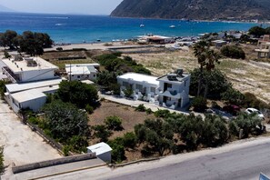 Aerial view - Thines Studios : Studio B (Kampos)