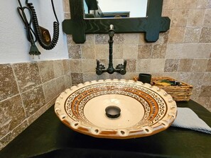 Double Room, Garden View | Bathroom - CURTEA TARANEASCA (Măldărești de Jos)