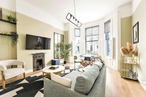 TV, offices - The Notting Hill Blue Palace (Greater London)