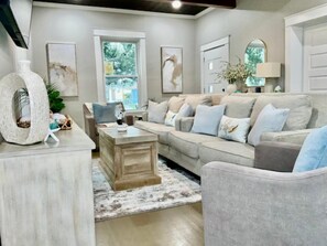 Rumah, Beberapa Tempat Tidur, patio, pemandangan kebun (Coastal Cove) | Area keluarga