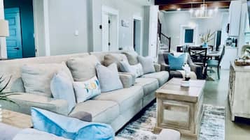 Rumah, Beberapa Tempat Tidur, patio, pemandangan kebun (Coastal Cove) | Area keluarga