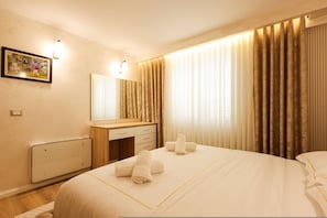 1 bedroom, desk, free WiFi, bed sheets