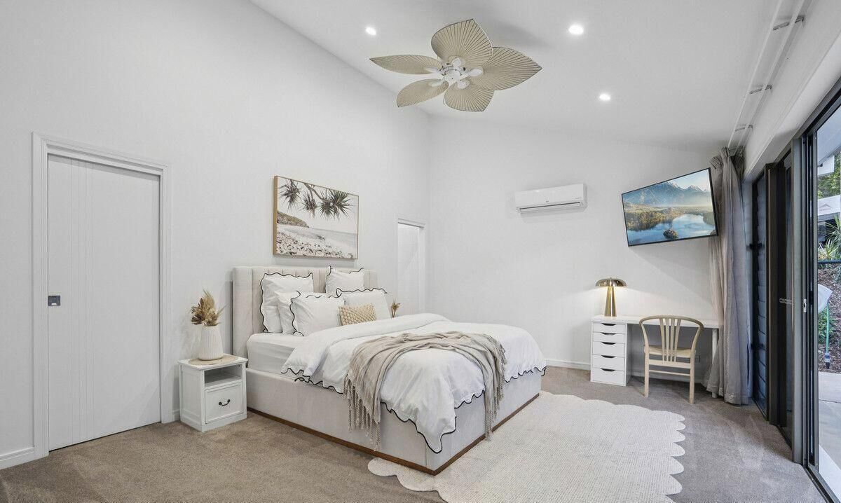 5 bedrooms, desk, iron/ironing board, free WiFi
