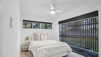 5 bedrooms, desk, iron/ironing board, free WiFi