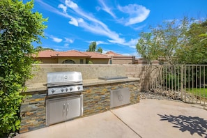Terrace/patio - Your Own Private Desert Resort: Pool, Spa, Pool Table & Fairway Views! (Indio)