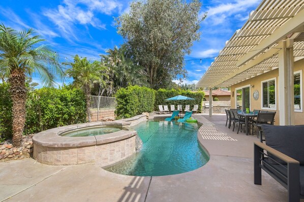 Outdoor pool, a heated pool - Your Own Private Desert Resort: Pool, Spa, Pool Table & Fairway Views! (Indio)