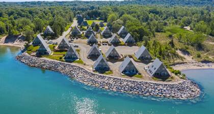 Juniper Presents Chalet #71: Near Pickleball Courts + Walk to Beach