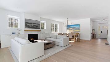 House, Multiple Beds, Patio, Garden View (Van Duyne North) | Living area
