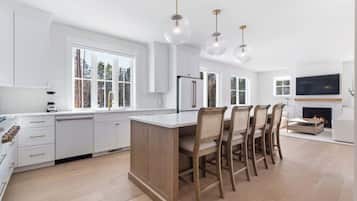 House, Multiple Beds, Patio, Garden View (Van Duyne North) | Private kitchen