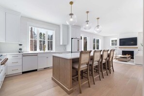 Nhà, nhiều giường, sân hiên, quang cảnh vườn (Van Duyne North) | Bếp riêng