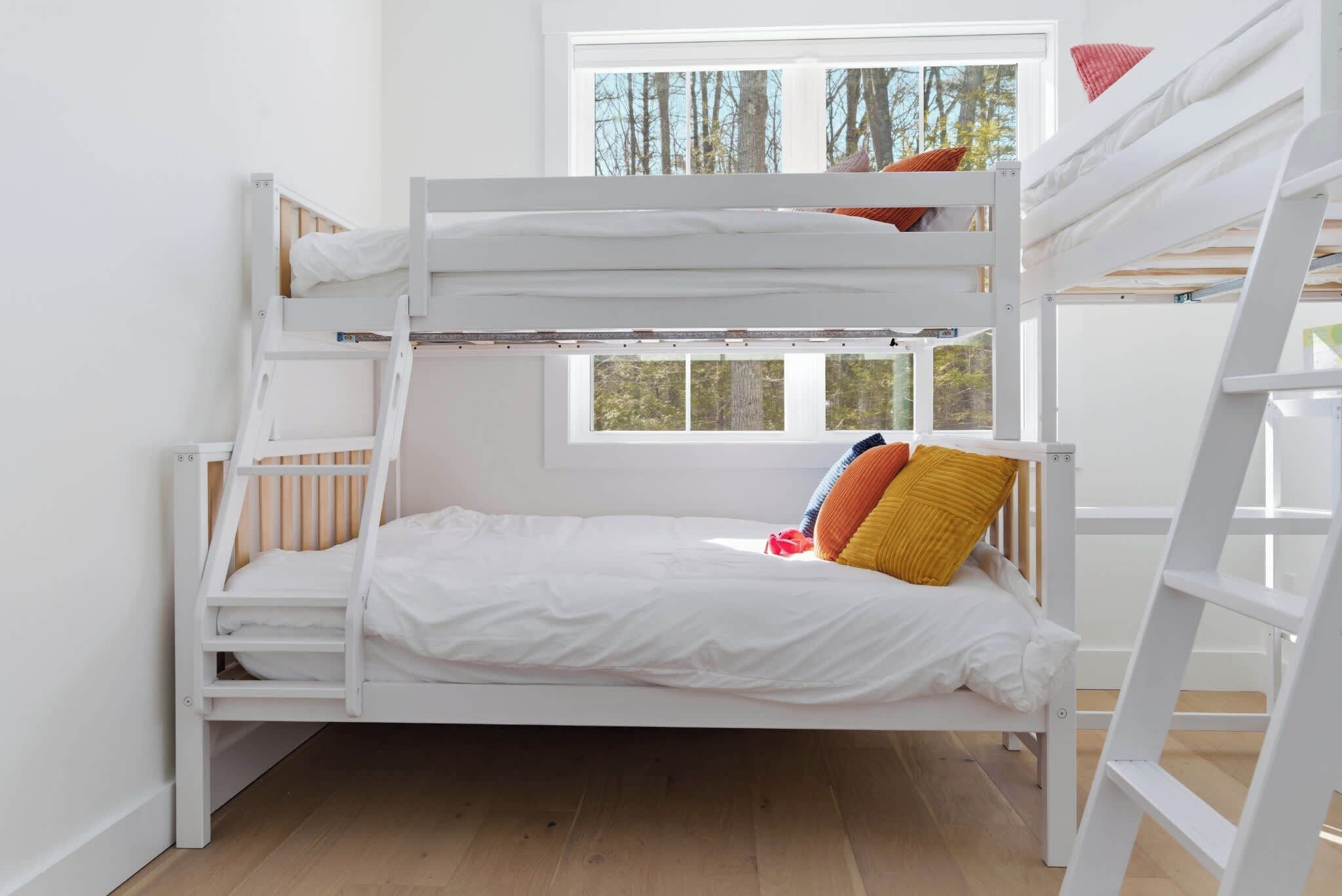 Talo, useita sänkyjä, patio, näköala puutarhaan (Van Duyne North)