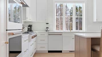 House, Multiple Beds, Patio, Garden View (Van Duyne North) | Private kitchen