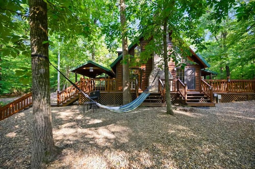 New! Play in Lukfata Creek! Hot Tub! Fire pit!