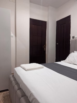 Room - 5 minutes from downtown Kinshasa. Small, chic and modern apartment (Kinshasa)