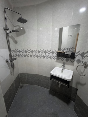 Bidet, towels, toilet paper - 5 minutes from downtown Kinshasa. Small, chic and modern apartment (Kinshasa)