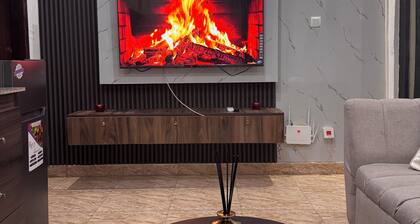 5 minutes from downtown Kinshasa. Small, chic and modern apartment